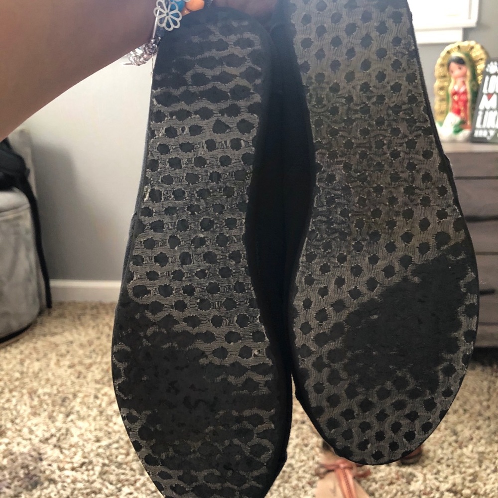 Toms - Picture 2 of 3